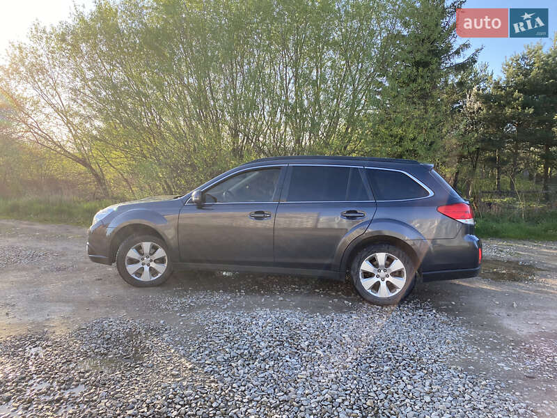 Универсал Subaru Outback 2010 в Калуше