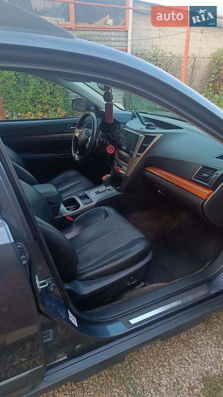 Универсал Subaru Outback 2014 в Березному