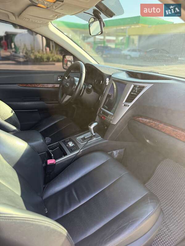 Универсал Subaru Outback 2010 в Вознесенске