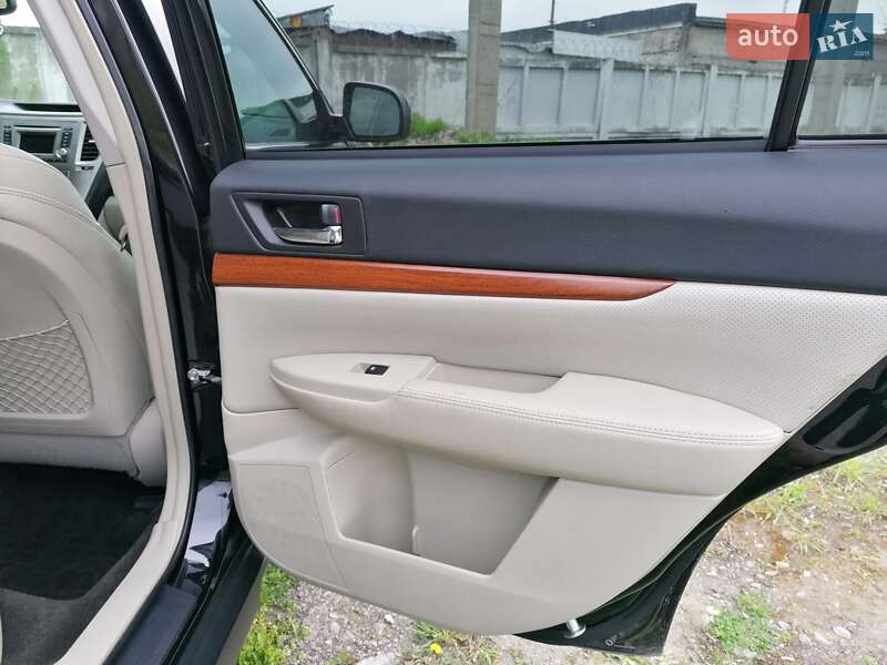 Универсал Subaru Outback 2013 в Каменском