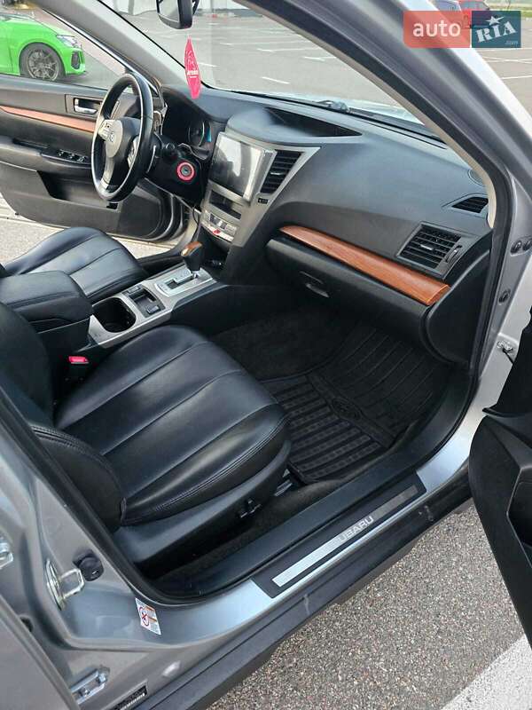 Универсал Subaru Outback 2012 в Киеве