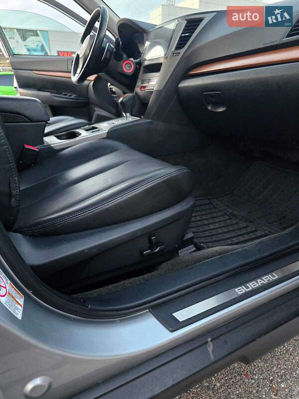 Универсал Subaru Outback 2012 в Киеве