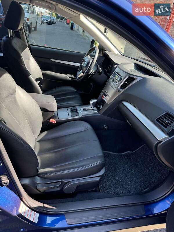 Универсал Subaru Outback 2011 в Киеве