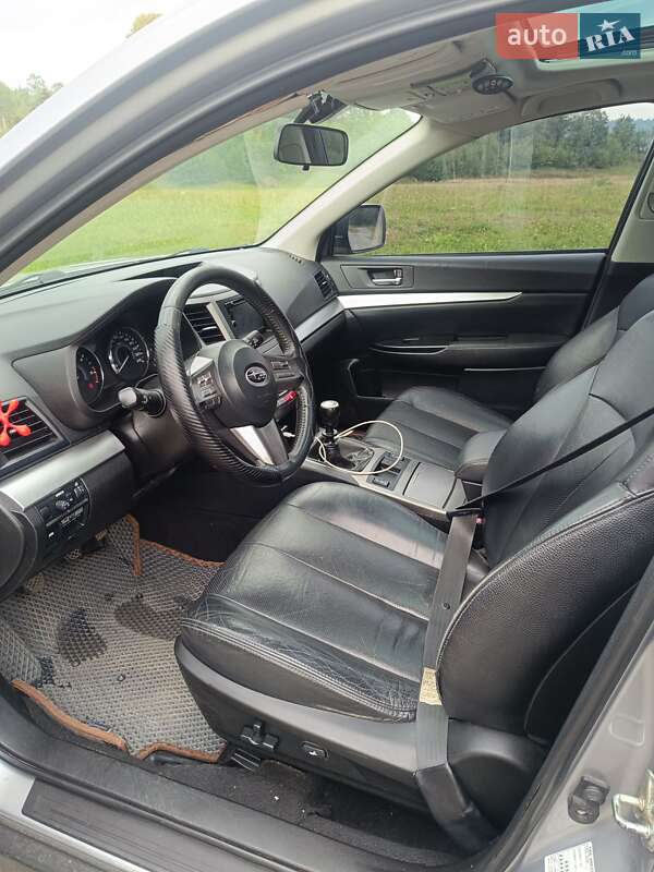 Универсал Subaru Outback 2010 в Яремче