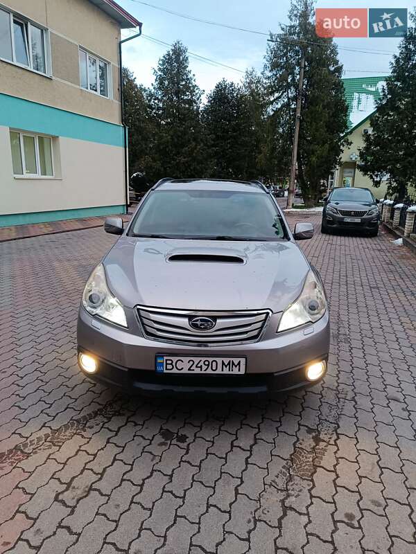 Универсал Subaru Outback 2010 в Яремче