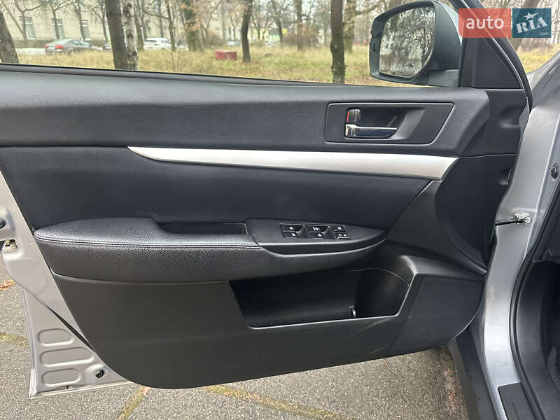 Универсал Subaru Outback 2013 в Киеве