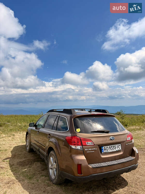 Универсал Subaru Outback 2013 в Ужгороде
