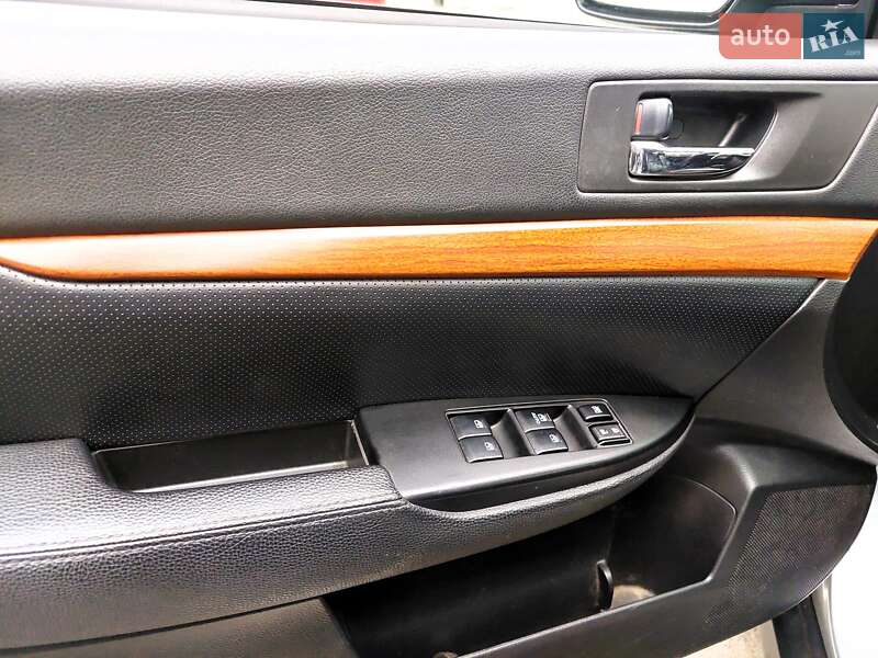 Универсал Subaru Outback 2012 в Киеве