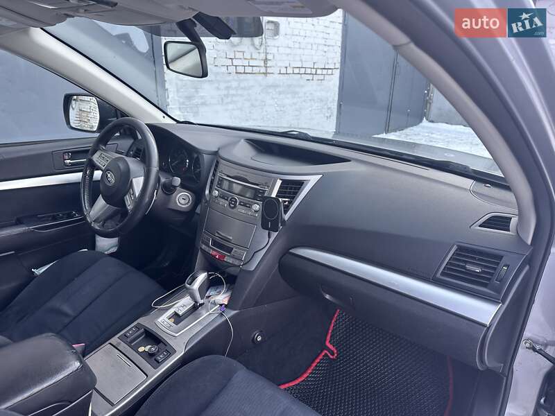 Универсал Subaru Outback 2010 в Киеве