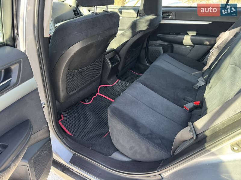 Універсал Subaru Outback 2010 в Житомирі