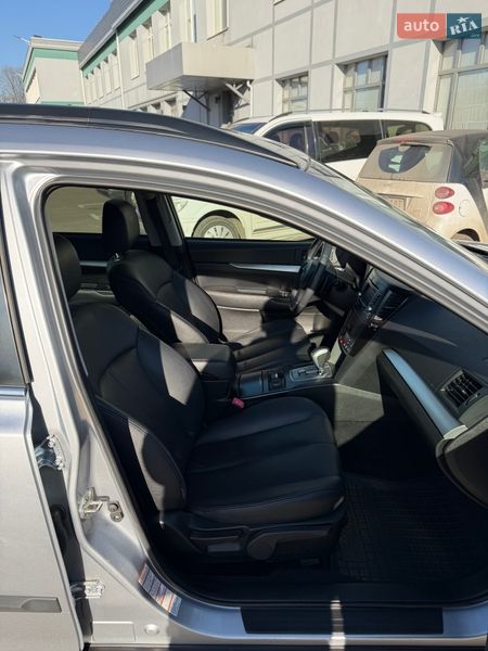 Универсал Subaru Outback 2012 в Киеве