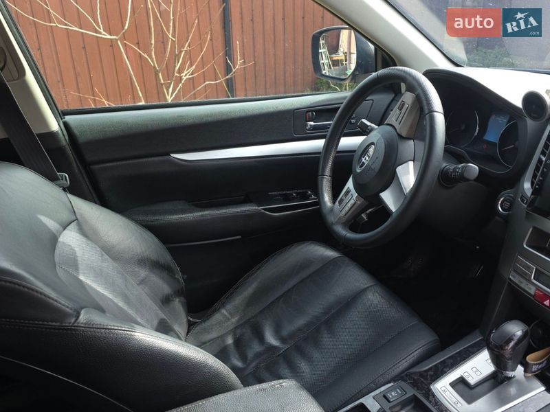 Универсал Subaru Outback 2011 в Черновцах