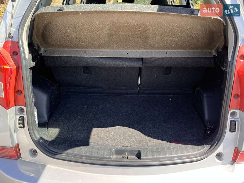 Хетчбек Subaru Trezia 2012 в Києві