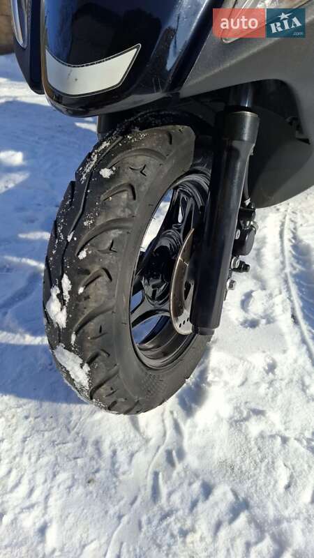 Макси-скутер Suzuki Address V125 2013 в Первомайске