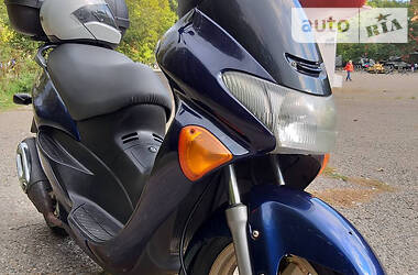 Максі-скутер Suzuki Avenis 150 2001 в 
