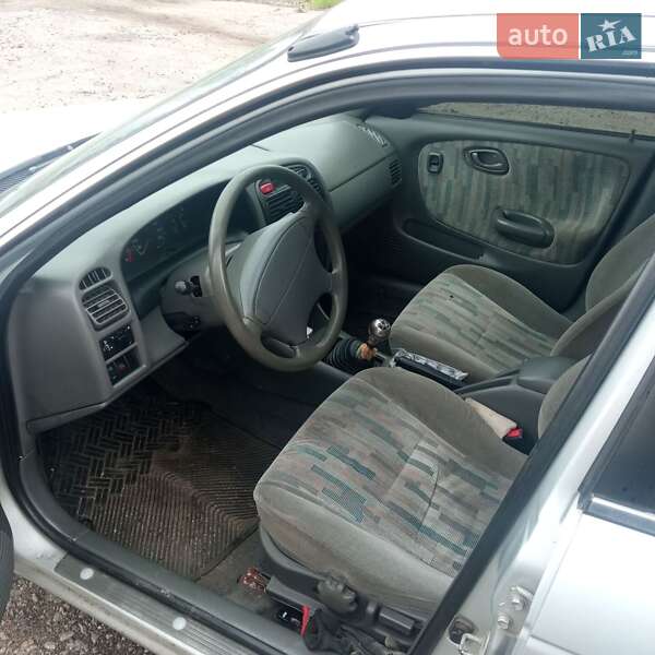 Седан Suzuki Baleno 1998 в Запорожье