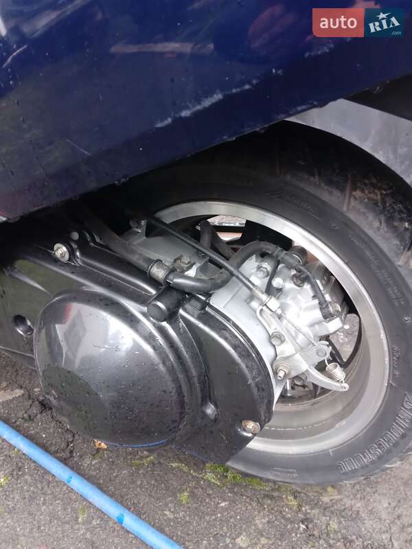 Максі-скутер Suzuki Burgman 2003 в Демидівці