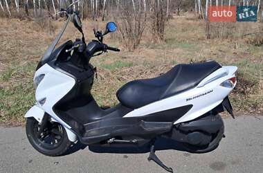Макси-скутер Suzuki Burgman 2016 в 