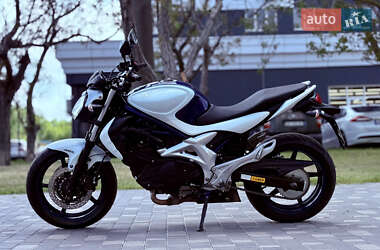 Мотоцикл Спорт-туризм Suzuki Gladius 400 2010 в 