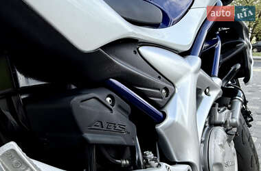 Мотоцикл Спорт-туризм Suzuki Gladius 400 2010 в 