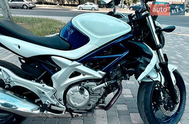 Мотоцикл Спорт-туризм Suzuki Gladius 400 2010 в 