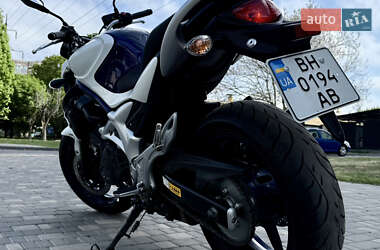 Мотоцикл Спорт-туризм Suzuki Gladius 400 2010 в 
