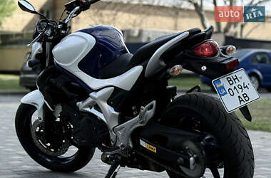 Мотоцикл Спорт-туризм Suzuki Gladius 400 2010 в 