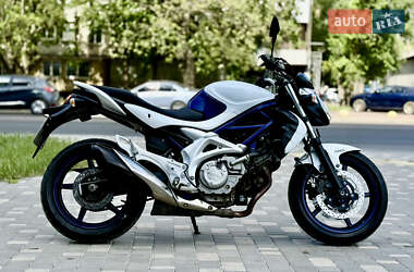 Мотоцикл Спорт-туризм Suzuki Gladius 400 2010 в 