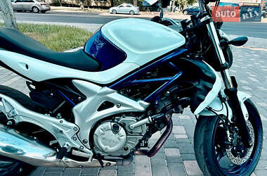 Мотоцикл Спорт-туризм Suzuki Gladius 400 2010 в 