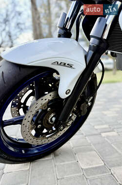 Мотоцикл Спорт-туризм Suzuki Gladius 400 2010 в 