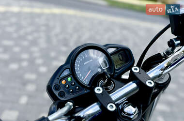 Мотоцикл Спорт-туризм Suzuki Gladius 400 2010 в 