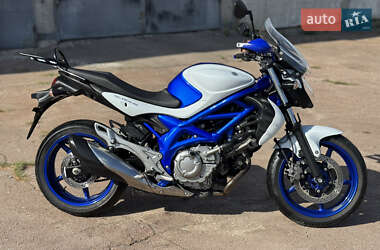 Мотоцикл Без обтекателей (Naked bike) Suzuki Gladius 400 2012 в 