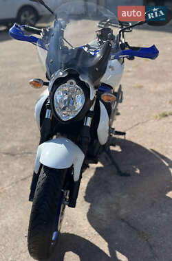 Мотоцикл Без обтекателей (Naked bike) Suzuki Gladius 400 2012 в 