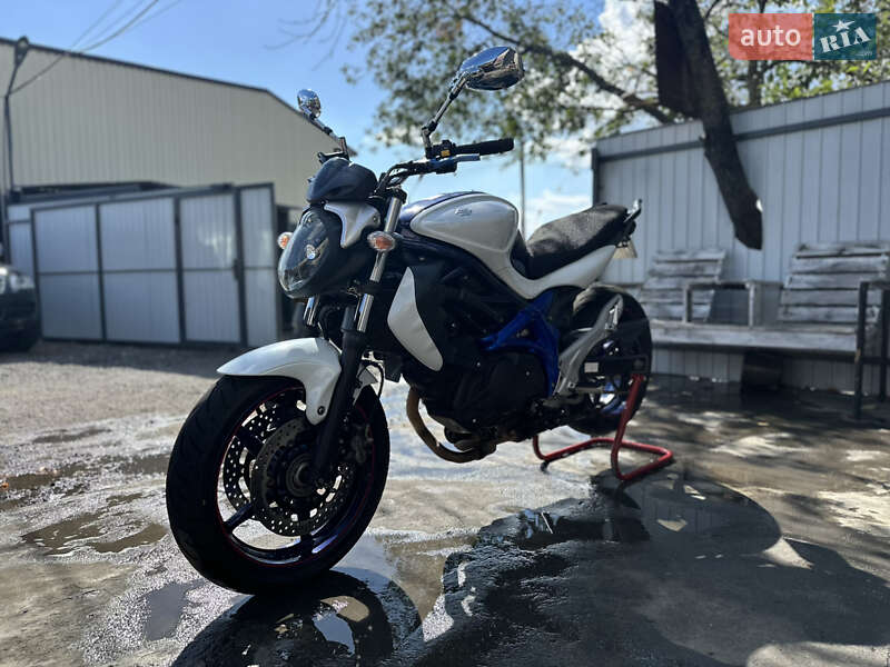 Мотоцикл Без обтекателей (Naked bike) Suzuki Gladius 400 2011 в Одессе