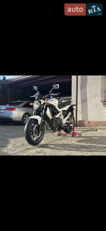 Мотоцикл Без обтекателей (Naked bike) Suzuki Gladius 400 2011 в Львове