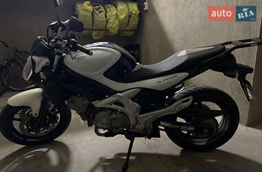 Мотоцикл Без обтекателей (Naked bike) Suzuki Gladius 400 2009 в 