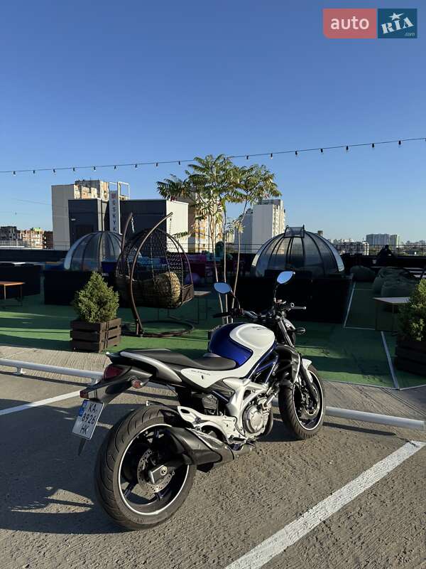 Мотоцикл Без обтікачів (Naked bike) Suzuki Gladius 400 2010 в Києві
