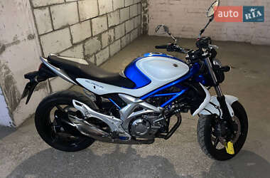 Мотоцикл Без обтекателей (Naked bike) Suzuki Gladius 650 2010 в 
