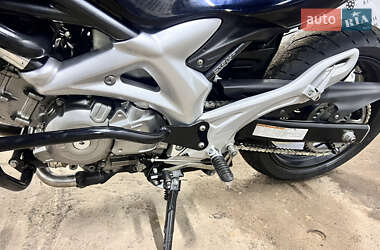 Мотоцикл Спорт-туризм Suzuki Gladius 650 2010 в 