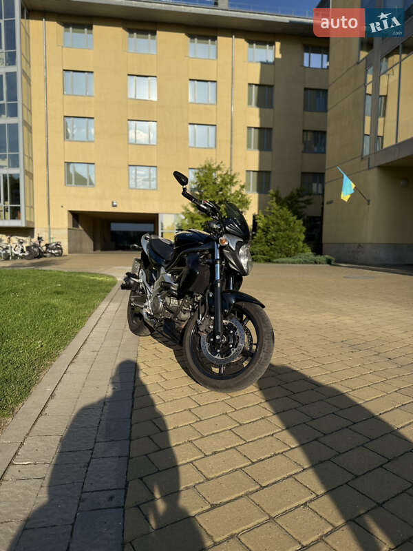 Suzuki Gladius 650 2009