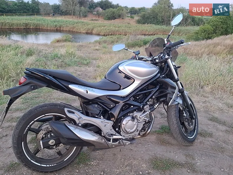 Suzuki Gladius 650 2011