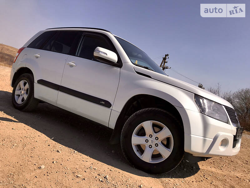 Позашляховик / Кросовер Suzuki Grand Vitara 2010 в 