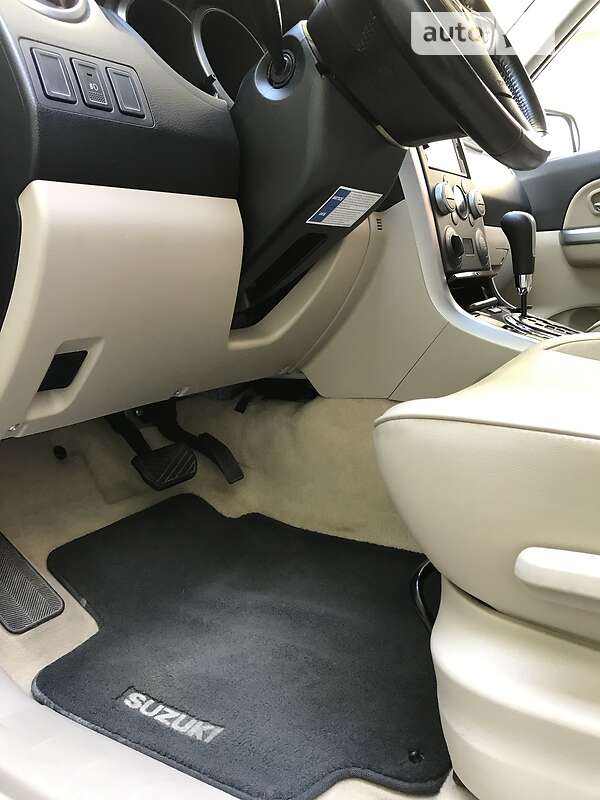 Седан Suzuki Grand Vitara 2012 в Киеве