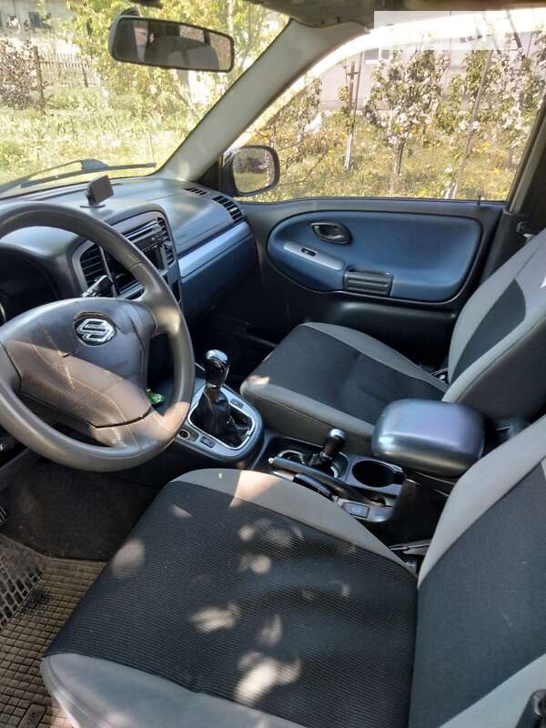 Седан Suzuki Grand Vitara 2004 в Козове