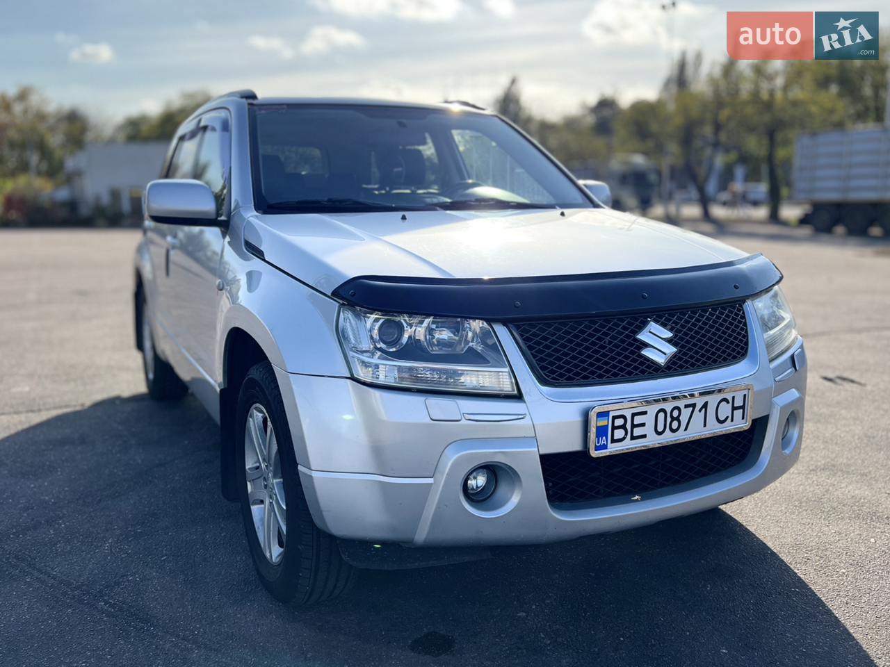 Продаю власне авто у відмінному стані! Suzuki Grand Vitara, 2008 р., вироблений у Японії, повна комплектація, гаражне зберігання, оригінальний пробіг. Сама надійна японська коробка автомат - Aisin. Купувався офіційно в автосалоні наприкінці 2011 року. Почав експлуатуватися з 2012 року. Встановлено ГБО 4 покоління, витрати газу 14 літрів на 100 км.
Стан відмінний, вкладень не потребує, сів і поїхав, автомобіль вчасно проходив ТО, ABS, ESP, AirBag, безключовий доступ, блокування замків задніх дверей, задній парктронік, на даху встановлені релінги, обігрів дзеркал, омивачі фар, датчик дощу, підігрів передніх сидіннь, електрообігрів.

Кузов весь Цілий, немає жодної фарбованої деталі, скло рідне. Авто доглянуте, до продажу не готувалось, стан як на фото. Технічно усе працює без нарікань.

Майданчикам і перекупам НЕ ТУРБУВАТИ!
