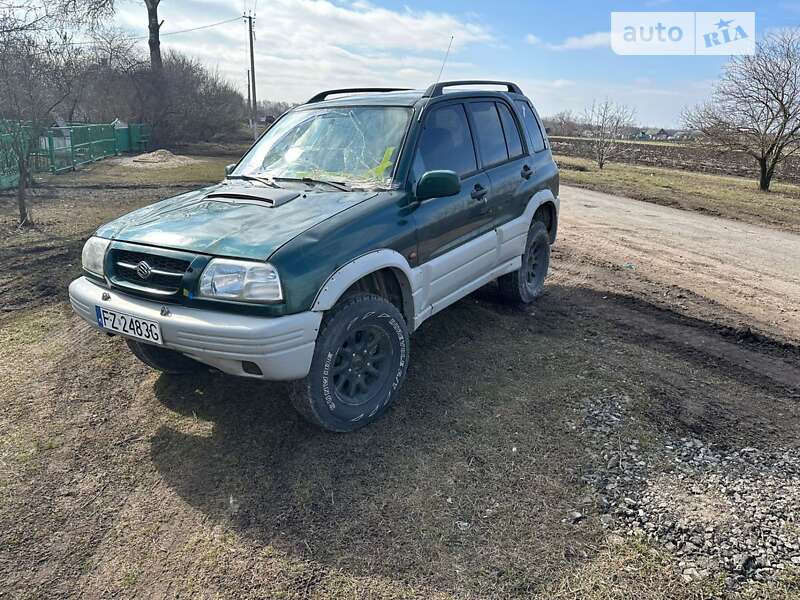 Внедорожник / Кроссовер Suzuki Grand Vitara 2000 в Новониколаевке