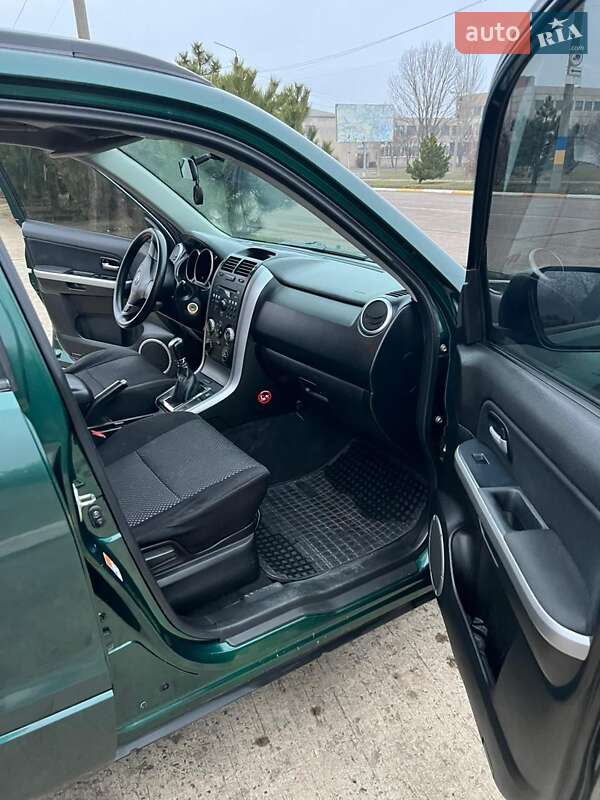 Внедорожник / Кроссовер Suzuki Grand Vitara 2006 в Долинской