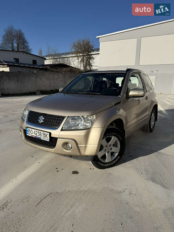 Внедорожник / Кроссовер Suzuki Grand Vitara 2010 в 