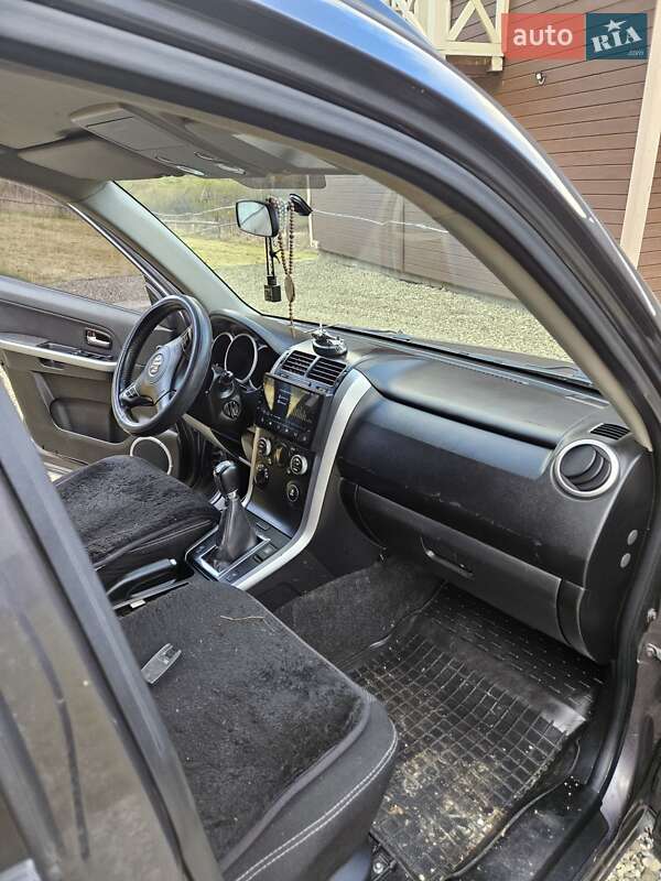 Внедорожник / Кроссовер Suzuki Grand Vitara 2011 в Яремче