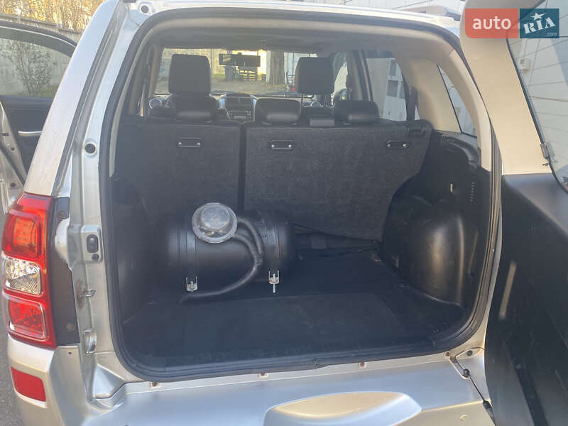 Позашляховик / Кросовер Suzuki Grand Vitara 2006 в Києві